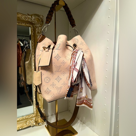 Louis Vuitton Muria Cream Mahina Leather with Brown braided strap and scarf - Picture 1 of 10